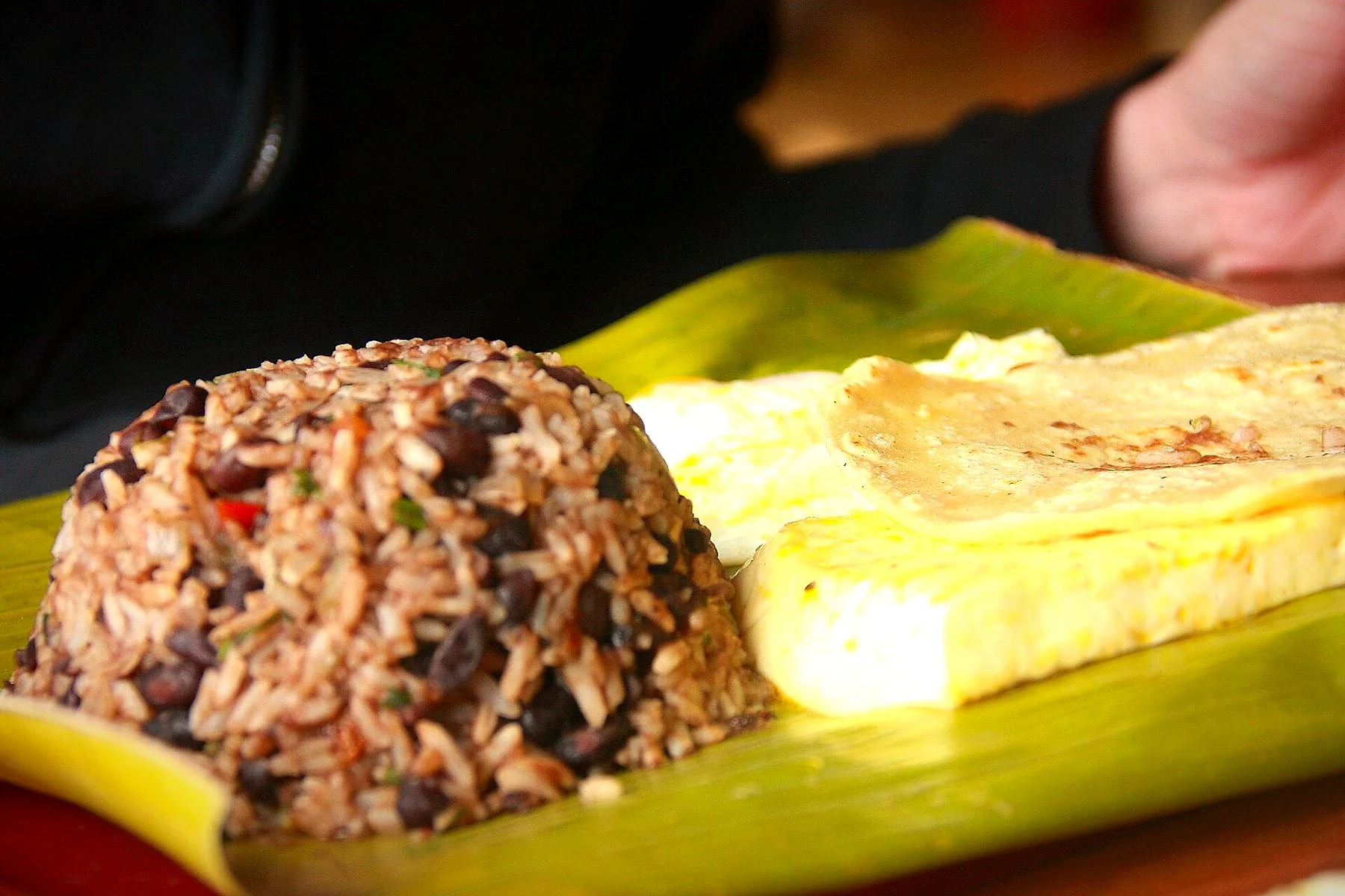 Gallo pinto con natilla